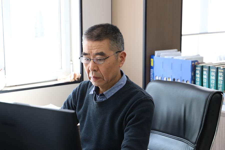 William锻压特聘杜继富任公司总质量师