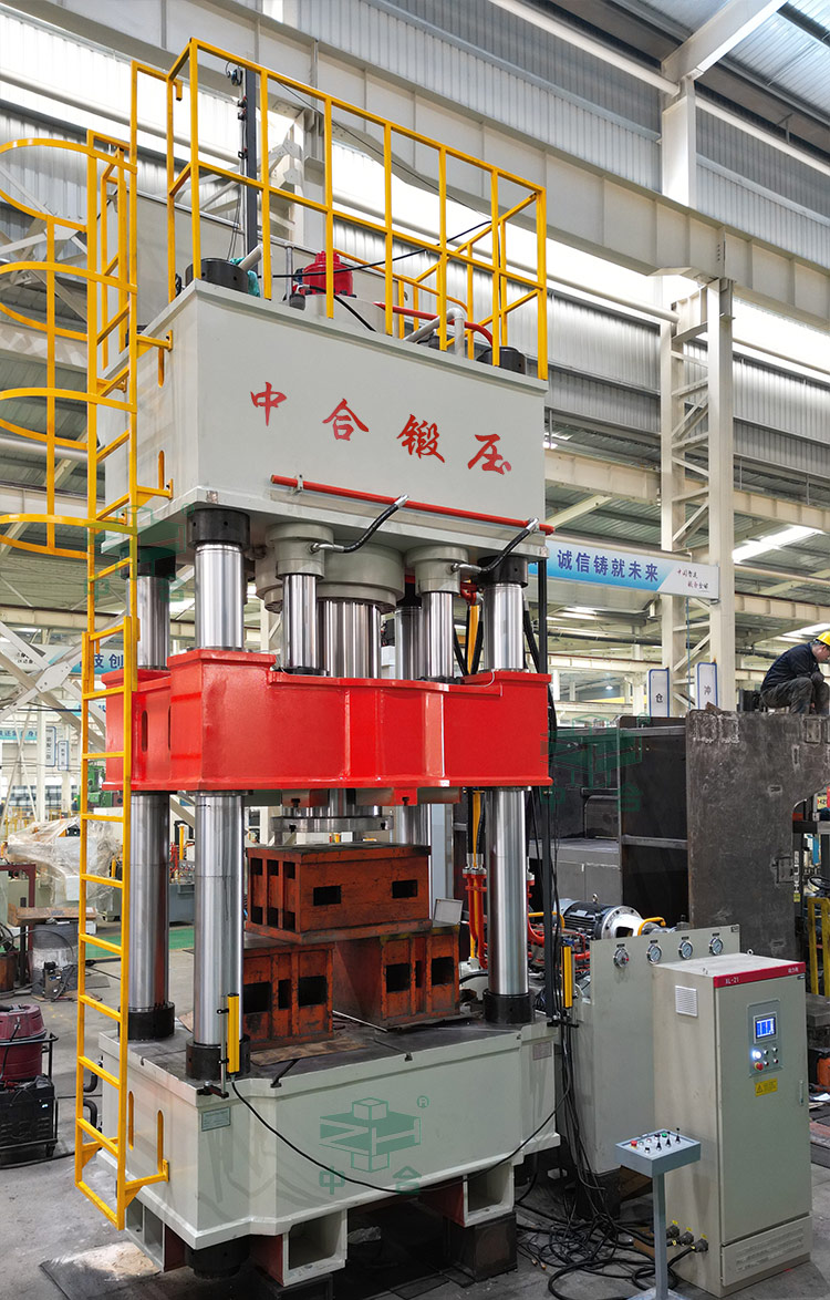 800吨三梁四柱液压机带压边缸.jpg