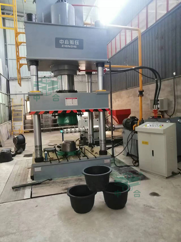 500吨塑料花盆热压成型液压机.jpg 500吨塑料花盆热压成型液压机.jpg