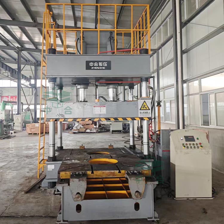 160吨轮胎模具试验机客户现场.jpg