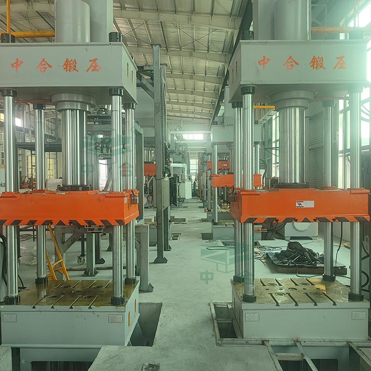 200吨石墨粉末成型液压机安装.jpg