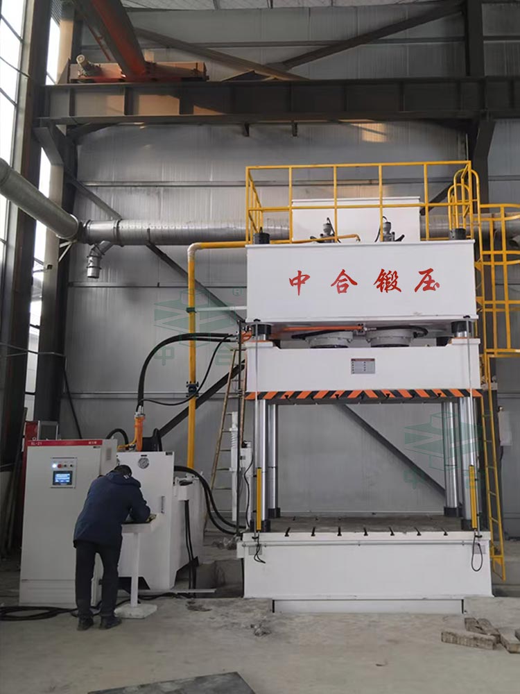 630吨复合材料成型液压机.jpg