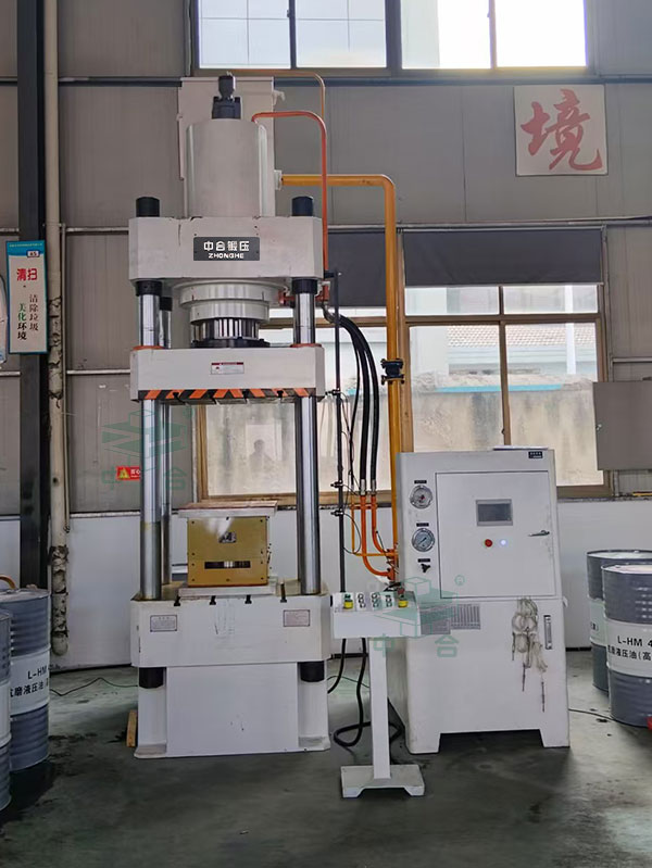 315吨防弹头盔成型液压机.jpg