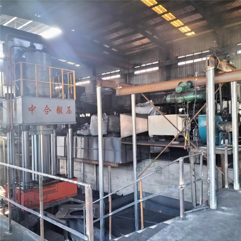 石墨坩埚液压机_2000吨碳素粉末成型油压机(图3)